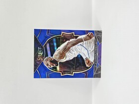 2022-23 Panini Select Basketball LeBron James blue prizm Concourse No.26
