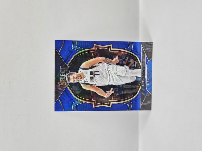 2022-23 Panini Select Basketball Luka Doncic blue prizm Concourse  No.51