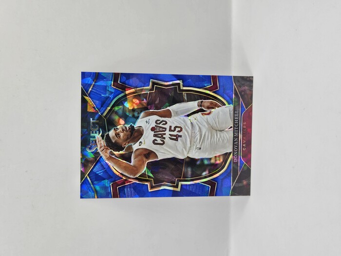 2022-23 Panini Select Basketball Donovan Mitchell blue cracked ice Concourse No.31
