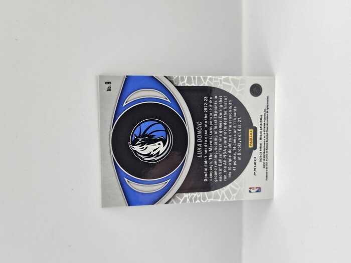 2022-23 Panini Mosaic Luka Doncic ''Overdrive'' No.9