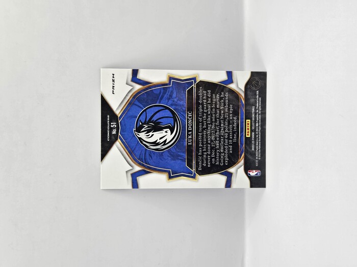 2022-23 Panini Select Basketball Luka Doncic blue cracked ice Concourse    No.51
