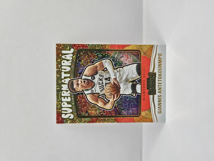 2023-24 Panini Contenders Basketball Giannis Antetokounmpo ''Supernatural'' No.25