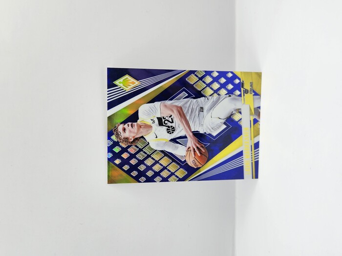 2023-24 Panini Phoenix Basketball Lauri Markkanen Blue /35 No.102