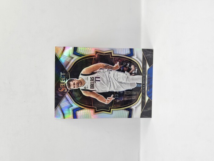 2022-23 Panini Select Basketball Luka Doncic silver prizm Concourse  No.51