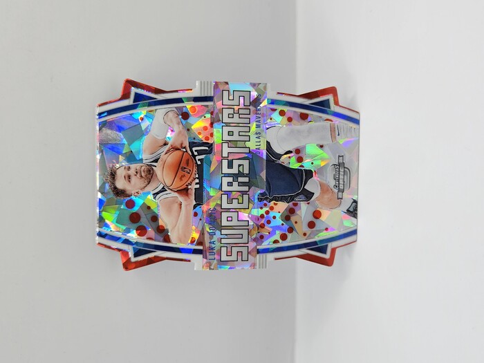 2023-24 PANINI CONTENDERS OPTIC LUKA DONCIC ''SUPERSTARS '' 061/175